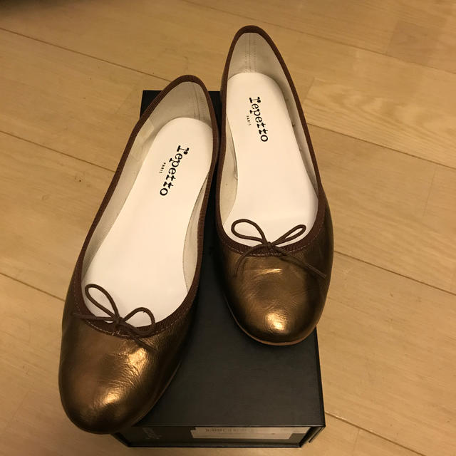 repetto(レペット)のsale✨新品✨repetto サンドリオン ブロンズ 40 レディースの靴/シューズ(バレエシューズ)の商品写真