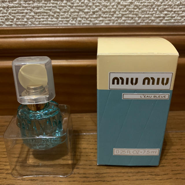 miumiu(ミュウミュウ)のmiumiu ミュウミュウ ロー ブルー　香水 ミニボトル 7.5ml コスメ/美容の香水(香水(女性用))の商品写真