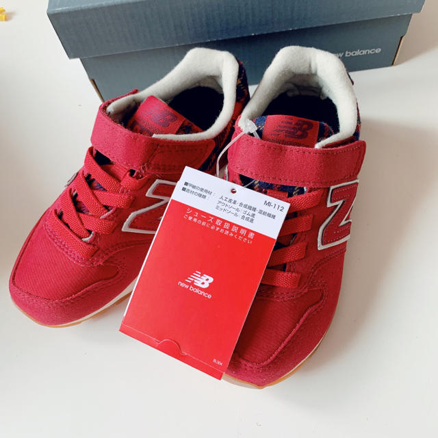 New Balance(ニューバランス)の17.0 新品 ニューバランス スニーカー 996 レッド チェック キッズ キッズ/ベビー/マタニティのキッズ靴/シューズ(15cm~)(スニーカー)の商品写真