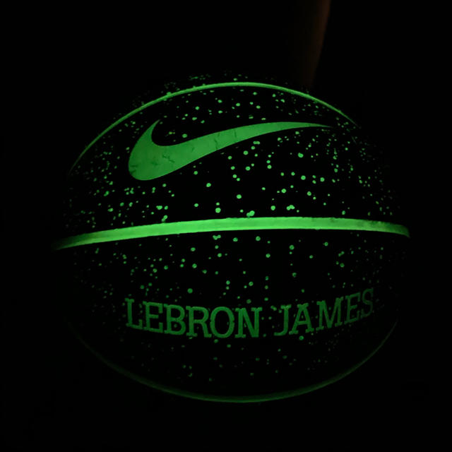 Nike Nike レブロンジェームス Glow In The Dark ボール 7号の通販 By Taka S Shop ナイキならラクマ