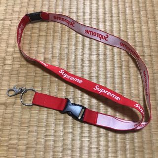 シュプリーム(Supreme)のsupreme  ネックストラップ　ショッパー2種付き(ネックストラップ)