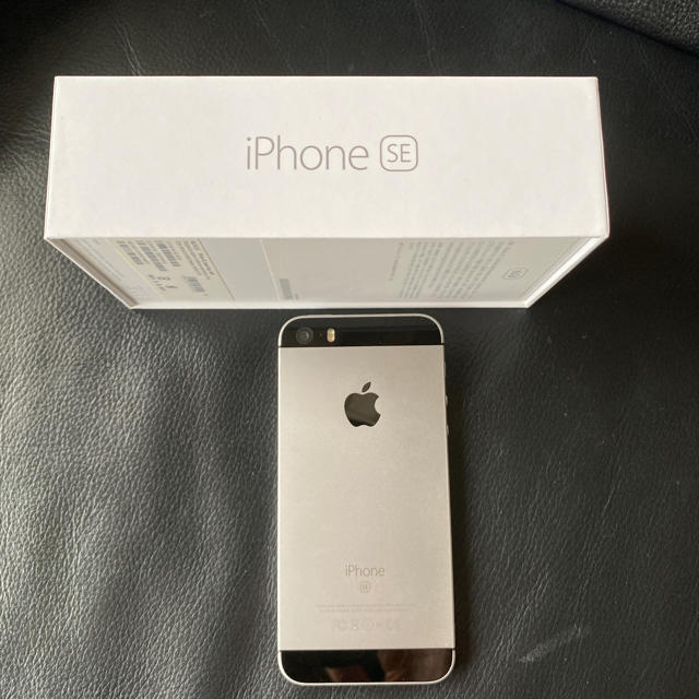 iPhone(アイフォーン)のiPhone SE Space Gray 16 GB SIMフリー スマホ/家電/カメラのスマートフォン/携帯電話(スマートフォン本体)の商品写真