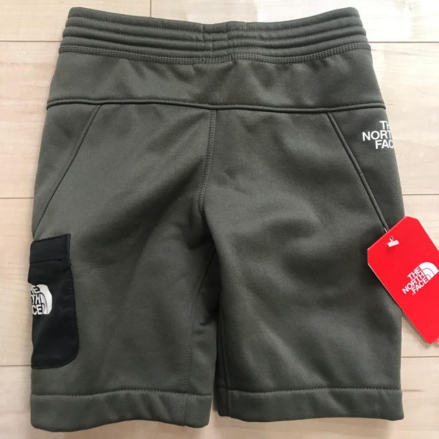 THE NORTH FACE(ザノースフェイス)の2点英国限定【新品】ノースフェイス キッズ パンツ ショートパンツ XS キッズ/ベビー/マタニティのキッズ服男の子用(90cm~)(パンツ/スパッツ)の商品写真