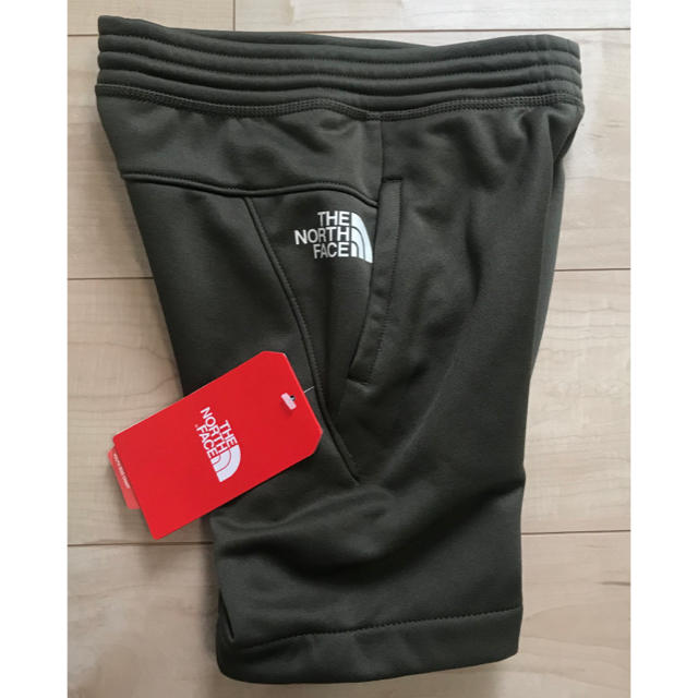 THE NORTH FACE(ザノースフェイス)の2点英国限定【新品】ノースフェイス キッズ パンツ ショートパンツ XS キッズ/ベビー/マタニティのキッズ服男の子用(90cm~)(パンツ/スパッツ)の商品写真