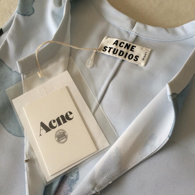 ACNE(アクネ)のアクネ フラワープリント ワンピース レディースのワンピース(ひざ丈ワンピース)の商品写真