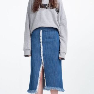 ザラ(ZARA)のZARA スリット入りスカート(ひざ丈スカート)