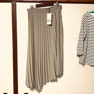 ザラ(ZARA)のZARA アシンメトリー　プリーツスカート(ひざ丈スカート)