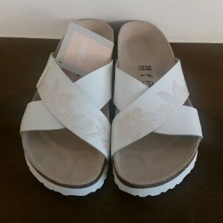 ビルケンシュトック(BIRKENSTOCK)のBIRKENSTOCK DAYTONA ORNAMENTS WHITE 38(サンダル)