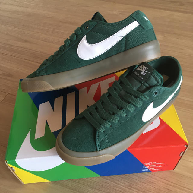 NIKE(ナイキ)のNIKE SB ZOOM BLAZER LOW PRO GT QS 26cm メンズの靴/シューズ(スニーカー)の商品写真