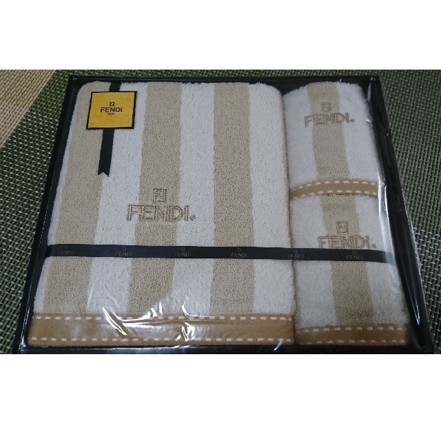 FENDI(フェンディ)の2月10日までお値下げ☆FENDIタオルセット☆新品 インテリア/住まい/日用品の日用品/生活雑貨/旅行(タオル/バス用品)の商品写真