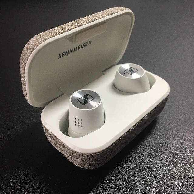 SENNHEISER(ゼンハイザー)のSENNHEISER MOMENTUM True Wireless 2 白 スマホ/家電/カメラのオーディオ機器(ヘッドフォン/イヤフォン)の商品写真