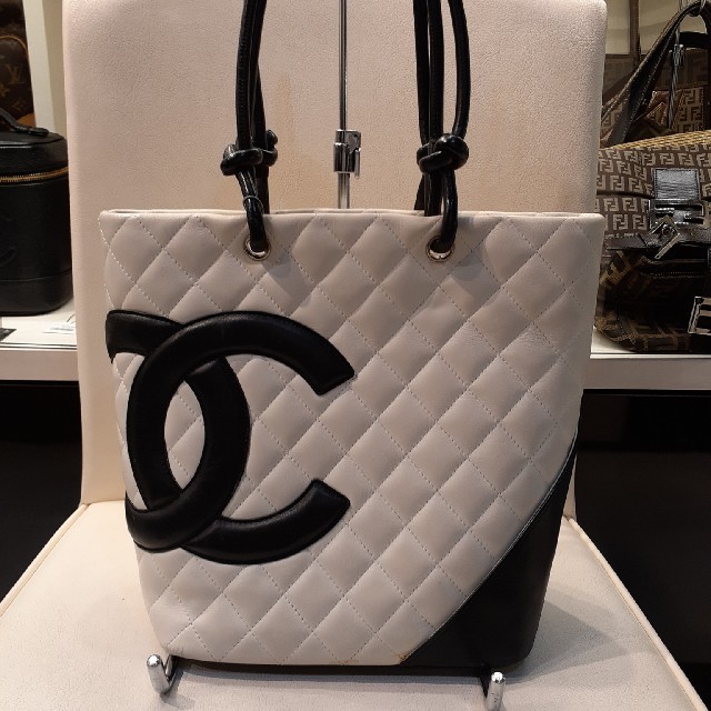 シャネル　CHANEL　カンボン　ミディアム　トート　8番台