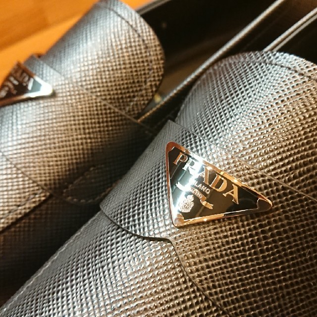 PRADA(プラダ)のPRADA ブラック レザー ローファー size9 (28cm) メンズの靴/シューズ(ドレス/ビジネス)の商品写真