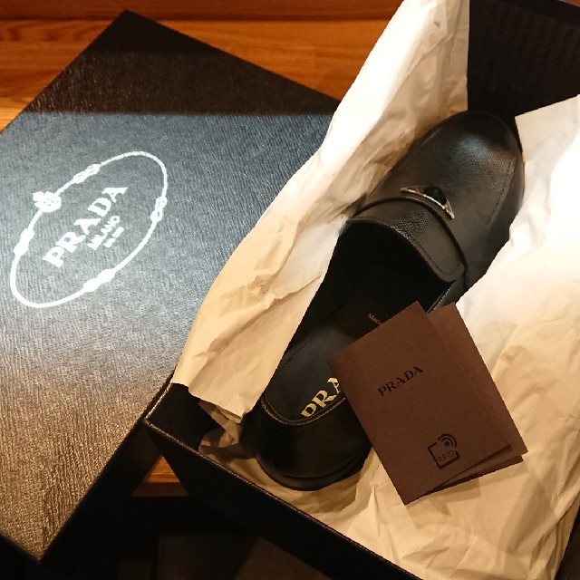 PRADA(プラダ)のPRADA ブラック レザー ローファー size9 (28cm) メンズの靴/シューズ(ドレス/ビジネス)の商品写真