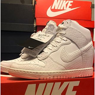 ナイキ(NIKE)の【新品未使用タグ付き】NIKE AIR ナイキ　スニーカー(スニーカー)