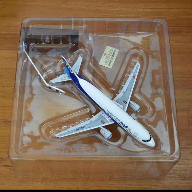 ANA(全日本空輸)(エーエヌエー(ゼンニッポンクウユ))のA320 ANA全日空 JA8946 IOJロゴ 1/144 NH14401 エンタメ/ホビーのおもちゃ/ぬいぐるみ(模型/プラモデル)の商品写真