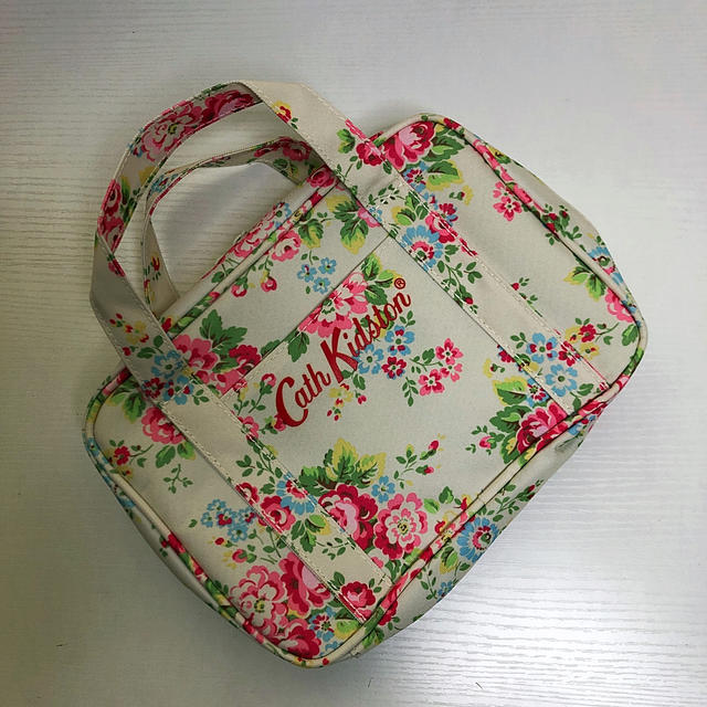 Cath Kidston(キャスキッドソン)の新品未使用‼️Cath Kidsonトラベルポーチ💕 レディースのファッション小物(ポーチ)の商品写真