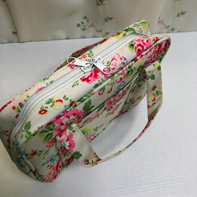 Cath Kidston(キャスキッドソン)の新品未使用‼️Cath Kidsonトラベルポーチ💕 レディースのファッション小物(ポーチ)の商品写真