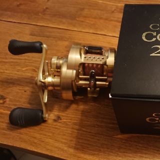 シマノ(SHIMANO)のカルカッタコンクエスト200HG(リール)