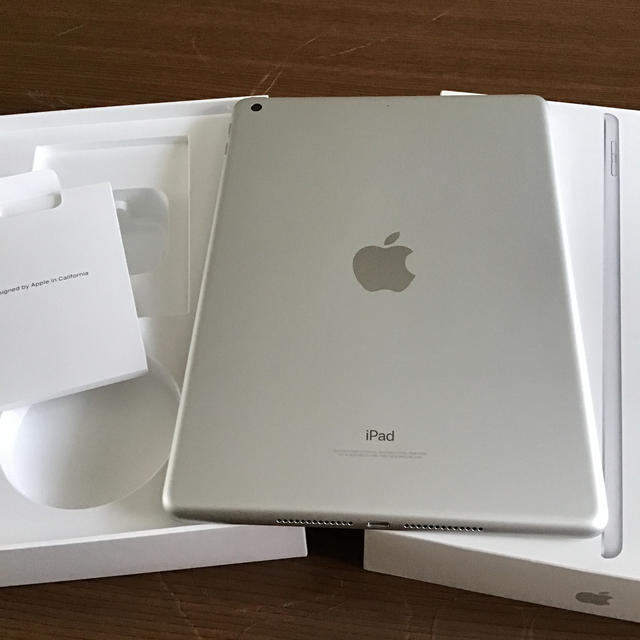 美品　iPad 第６世代 (2018年)１２８GB WiFiモデル フルセット