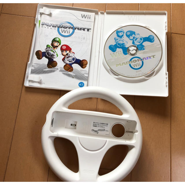 Wii(ウィー)のマリオカート　ハンドル エンタメ/ホビーのゲームソフト/ゲーム機本体(家庭用ゲームソフト)の商品写真