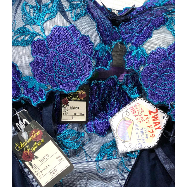 ブラジャー＆ショーツ♡C80 鮮やかブルーの豪華な大輪ローズ刺繍が綺麗♡ レディースの下着/アンダーウェア(ブラ&ショーツセット)の商品写真