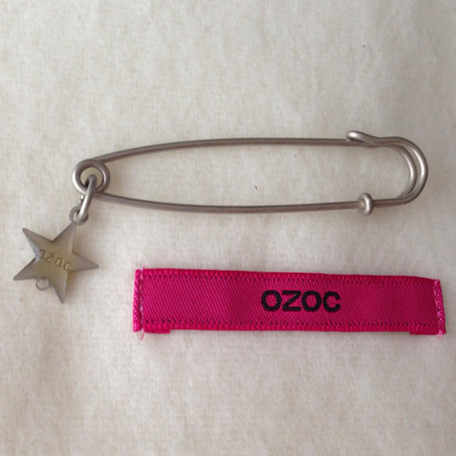 OZOC(オゾック)のozoc☆ストールと、ピンのセット☻ レディースのファッション小物(マフラー/ショール)の商品写真