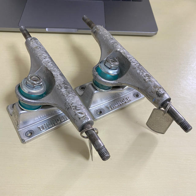 スケボー トラック THUNDER サンダー TITANIUM 145 HI(Thunder スケボー トラック THUNDER サンダー TITANIUM 145 HI(Thunder
