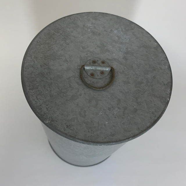 ブリキ缶/円柱 ハンドメイドのインテリア/家具(インテリア雑貨)の商品写真