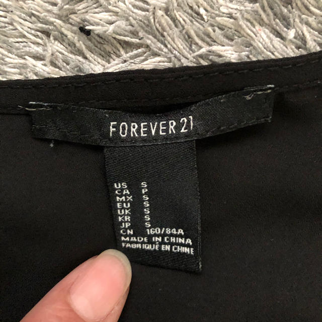 ZARA(ザラ)のForever21 ブラック トップス レディースのトップス(カットソー(半袖/袖なし))の商品写真