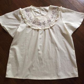 パラビオン(Par Avion)のお花刺繍フリルブラウス(シャツ/ブラウス(半袖/袖なし))