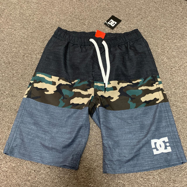 DC SHOE(ディーシーシュー)のDCshoe サーフパンツ 水着 ハーフパンツ120cm キッズ/ベビー/マタニティのキッズ服男の子用(90cm~)(水着)の商品写真