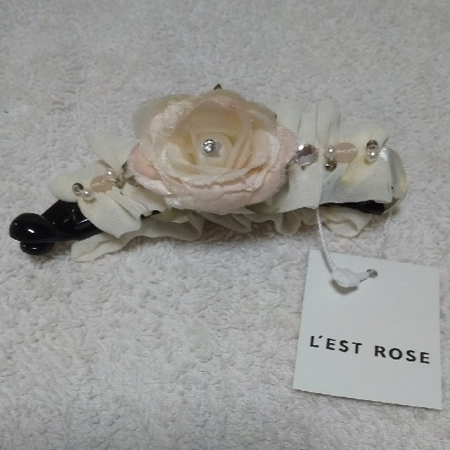 L'EST ROSE(レストローズ)の【チョコ様専用】レストローズ バナナクリップ 薔薇＆ヴィセ リシェ アイシャドウ レディースのヘアアクセサリー(バレッタ/ヘアクリップ)の商品写真