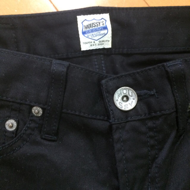 moussy(マウジー)のMOUSSY黒スキニーデニムパンツ レディースのパンツ(デニム/ジーンズ)の商品写真
