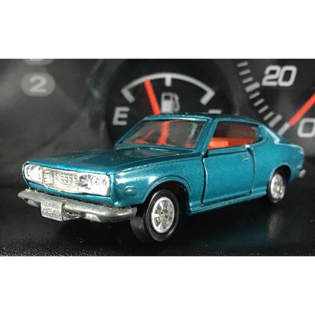 トミカ 日本製 黒箱 62 日産 ブルーバードU 1800 SSS-E 青 1E