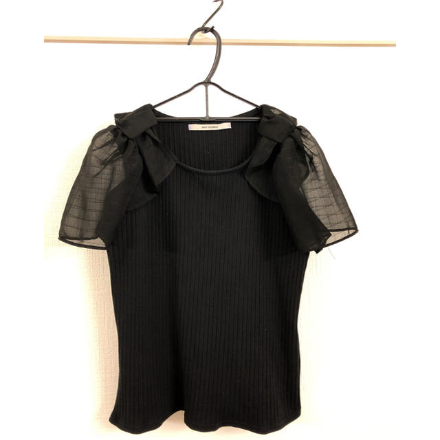 RayCassin(レイカズン)のフリル袖　トップス　黒 レディースのトップス(カットソー(半袖/袖なし))の商品写真