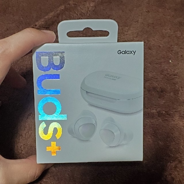 Galaxy(ギャラクシー)のGALAXY buds+　ギャラクシー　バッズプラス　ホワイト スマホ/家電/カメラのオーディオ機器(ヘッドフォン/イヤフォン)の商品写真