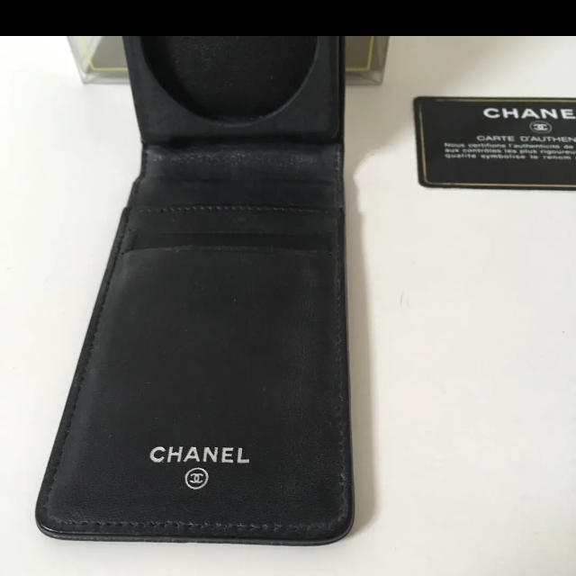 CHANEL(シャネル)のCHANEL i phoneケース 黒キャビアスキン シャネル スマホ/家電/カメラのスマホアクセサリー(iPhoneケース)の商品写真