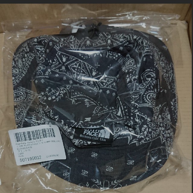 THE NORTH FACE(ザノースフェイス)のブラック ノースフェイス バンダナ柄  ハット ペイズリー メンズの帽子(ハット)の商品写真