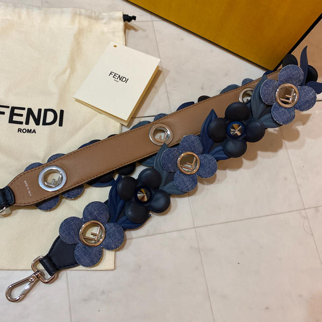 FENDI(フェンディ)の美品♡FENDI♡ストラップユー レディースのバッグ(その他)の商品写真