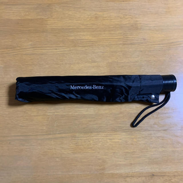 メルセデスベンツ折りたたみ傘（ノベルティグッズ） エンタメ/ホビーのコレクション(ノベルティグッズ)の商品写真
