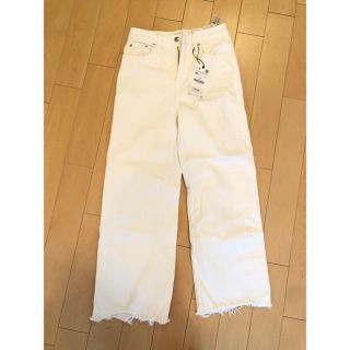 ザラ(ZARA)の【新品/未使用】ZARA ホワイトデニム パンツ(デニム/ジーンズ)