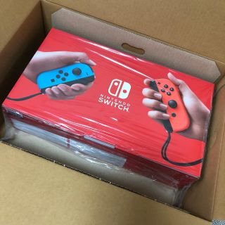 ニンテンドースイッチ(Nintendo Switch)の任天堂スイッチ新型　本体新品　ネオンレッド(家庭用ゲーム機本体)