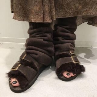 アパルトモンドゥーズィエムクラス(L'Appartement DEUXIEME CLASSE)のアパルトモン  CAMINANDO FUR SANDAL 37(サンダル)