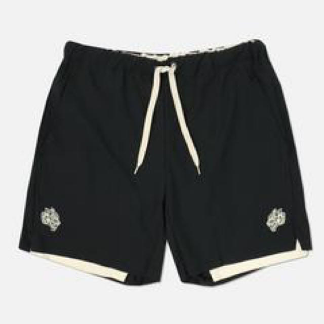 WOLVES COMPRESSION SHORTS IN BLACK/CREAMパンツ - ショートパンツ