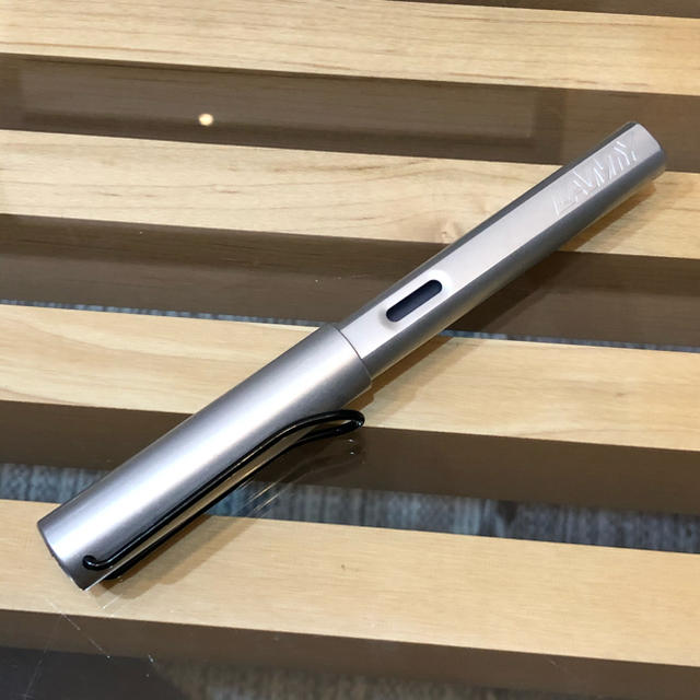 LAMY(ラミー)の新品⭐︎LAMY ラミー 万年筆 インテリア/住まい/日用品の文房具(ペン/マーカー)の商品写真