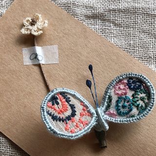 ミナペルホネン(mina perhonen)のちょうちょブローチ　立体刺繍ブローチ　てふてふ(ブローチ/コサージュ)