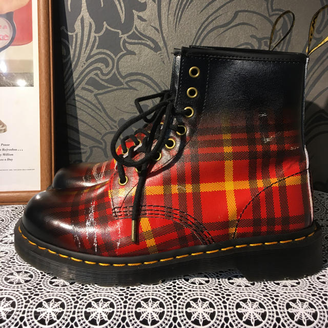 良品 ドクターマーチン Dr.Martens ８ホール UK7 チェック柄