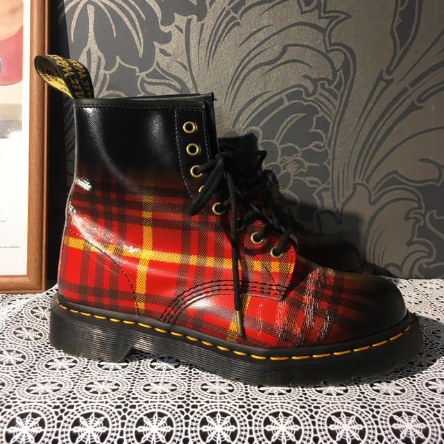 良品 ドクターマーチン Dr.Martens ８ホール UK7 チェック柄