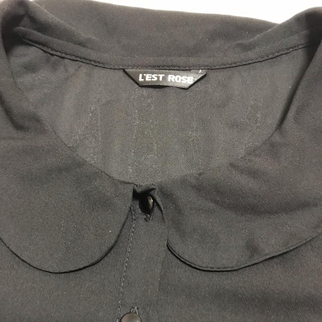 L'EST ROSE(レストローズ)の黒フリルブラウス レディースのトップス(シャツ/ブラウス(長袖/七分))の商品写真